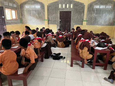 Siswa MIN 10 ACEH BESAR belajar Sandi Kepramukaan 