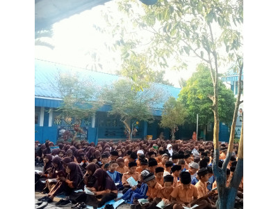 Kegiatan rutin Jumat pagi baca Yasin bersama seluruh siswa MIN 10 Aceh Besar